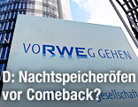 Schild mit Firmenlogo von RWE