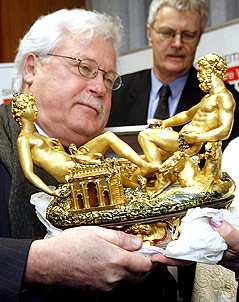 © APA/Barbara Gindl EX-KHM-Direktor Wilfried Seipel mit Saliera