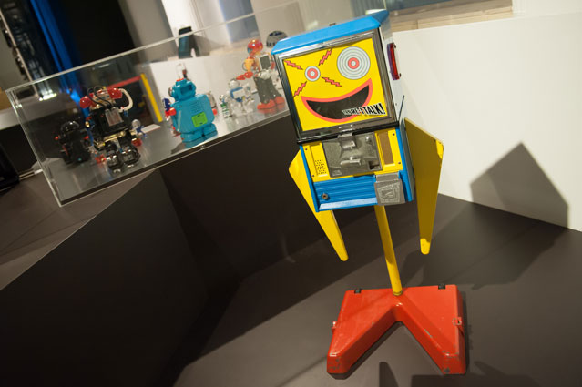 © ORF.at/Zita Köver Kaugummiautomat in Roboterform