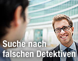 Zwei Männer sprechen miteinander