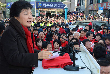 © APA/EPA/Yonhap Park Geun Hye bei einer Wahlkampfrede