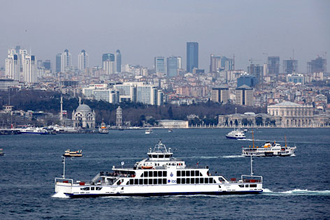 © Reuters/Murad Sezer Fähre vor Istanbul