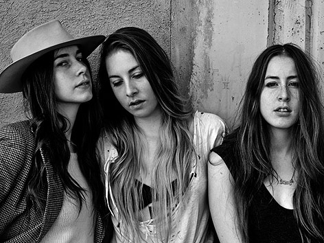 © bighassle.com US-Schwesterntrio HAIM, Danielle, Alana und Este Haim