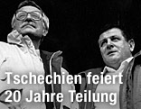 Archivaufnahme aus dem Jahr 1992 von Vaclav Klaus und Vladimir Meciar