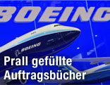 Boeing-Logo und Flugzeug