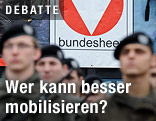 Soldaten stehen vor einem Bundesheer-Logo