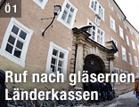 Eine Au&szlig;enansicht der Salzburger Landesregierung, dem Chiemseehof