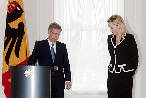 © dapd/Clemens Bilan Der frühere deutsche Bundespräsident Christian Wulff und seine Ehefrau Bettina