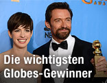 Die beiden Schauspieler Anne Hathaway und Hugh Jackman mit ihren Golden Globes
