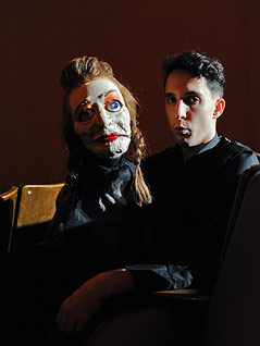 © APA/Herbert Neubauer Puppenspieler Nikolaus Habjan (l.) mit einer Elfriede Jelinek-Puppe