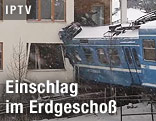 Verunfallter Zug in Wohnhaus