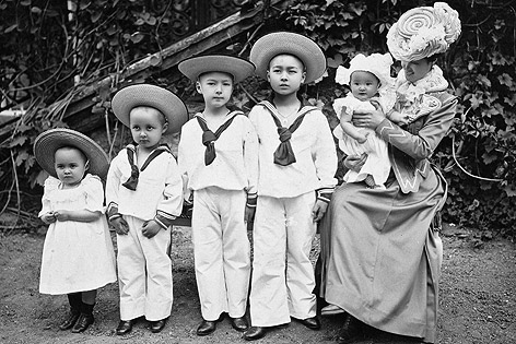 © Privat Mitsuko Aoyama mit fünf von insgesamt sieben Kindern