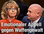 Gabrielle Giffords (L) und ihr Mann Mark Kelly