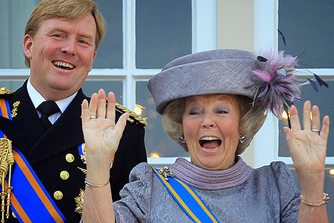 © AP/Peter Dejong Kronprinz Willem-Alexander mit Königin Beatrix