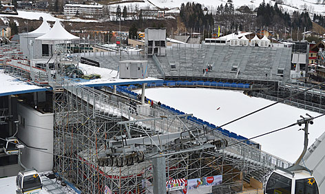 © APA/Barbara Gindl Tribühnenaufbau im WM-Stadion in Schladming