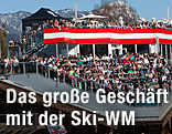 Ski-Fans auf einer Dachterasse in Schladming