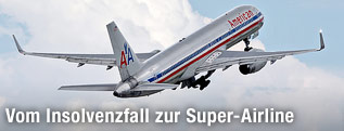 Ein Flugzeug der American Airlines hebt ab