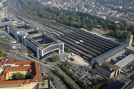 © AP/dapd/Daniel Maurer Luftaufnahme des Stuttgarter Bahnhofsgeländes