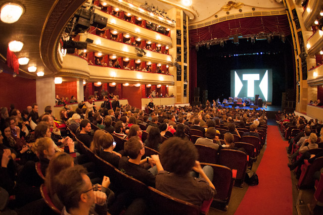© ORF.at/Roland Winkler Tocotronic-Konzert im Burgtheater Wien