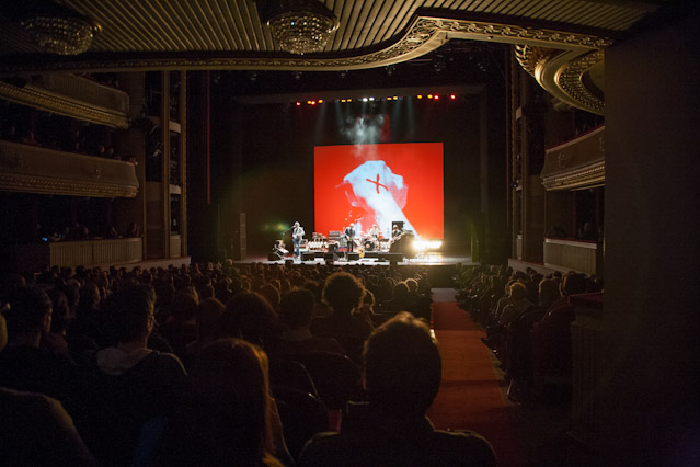 © ORF.at/Roland Winkler Tocotronic-Konzert im Burgtheater Wien