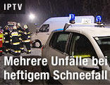 Rettung auf verschneiter Stra&szlig;e