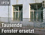 Zerbrochene Fensterscheiben an Gebäude