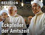 Papst Benedict XVI. beim Besuch der Blauen Moschee in Istanbul