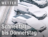 Schneebedeckte Autos