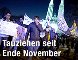 Demonstrierende Asylansuchende vor der Votivkirche