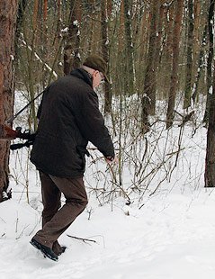 © ORF.at/Simon Hadler Jäger beim Spurenlesen