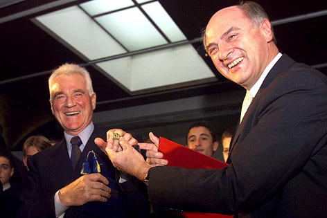 © APA/Barbara Gindl Erwin Pröll und Frank Stronach im Jahr 2000