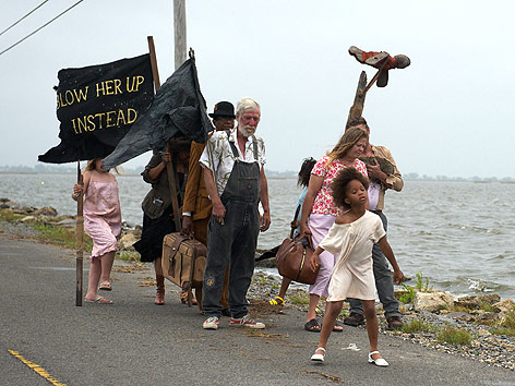 © Polyfilm Menschen auf der Straße aus dem Film "Beasts of the Southern Wild"