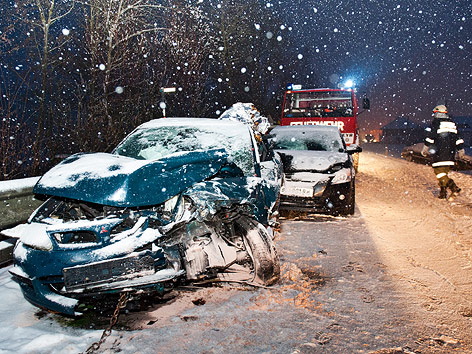 Autounfall bei Schneechaos