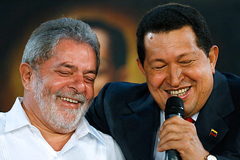 © Reuters/Jorge Silva Hugo Chavez und Brasiliens Ex-Präsident Luiz Inacio Lula da Silva