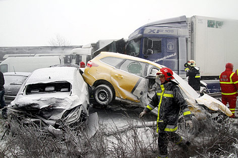 © APA/EPA/Viktor Koppan Autowracks nach Unfall