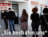 Warteschlange vor Bankomat