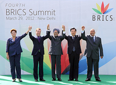 Brasiliens Präsident Dilma Rousseff, Russlands Präsident Dmitri Medwedew, Indiens Premierminister Manmohan Singh, Chinas Präsident Hu Jintao und Südafrikas Präsident Jacob Zuma im Jahr 2012