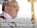 Papst Franziskus hält eine Messe auf dem Petersplatz