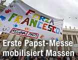 Transparent auf dem Petersplatz mit der Aufschrift "Forza Francesco"