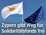 Europäische und zypriotische Fahne