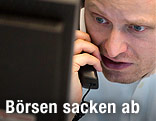 Ein Börsenhändler telefoniert