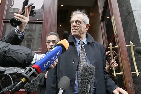© APA/EPA/Sergei Chirikov Der zypriotische Finanzminister Sarris stellt sich nach den gescheiterten Verhandlungen der Presse