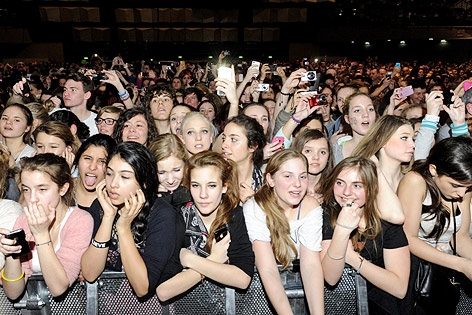 © APA/Herbert Pfarrhofer Zuschauer beim Justin-Bieber-Konzert in der Wiener Stadthalle