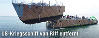 Bergung des auf ein Korallenriff aufgelaufenen US-Kriegsschiffs "USS Guardian"