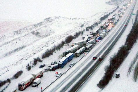 © APA/ÖAMTC Stau nach Unfall auf der A1