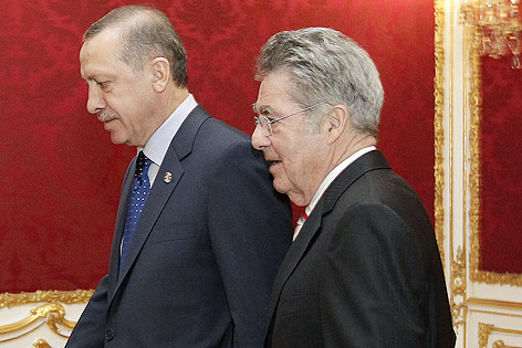 © APA/Bundesheer/Peter Lechner Bundespräsident Heinz Fischer und der türkische Ministerpräsident Recep Tayyip Erdogan