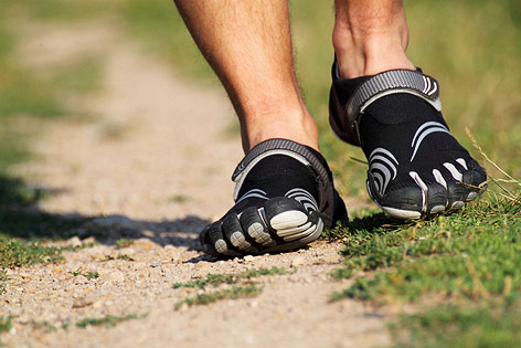 © Fotolia/piranha13 Laufschuh "Wibram FiveFingers"