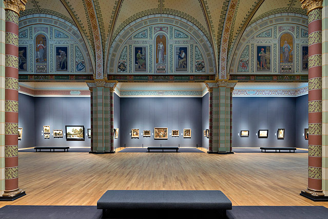 © Iwan Baan Gemäldeausstellungsraum im Amsterdamer Reichsmuseum mit Säulen und Bögen