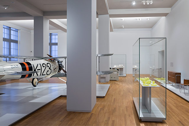 © Iwan Baan Ausstellungsraum mit Flugzeug im Amsterdamer Reichsmuseum
