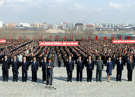 © Reuters/KCNA Menschen bei Kim-Feier